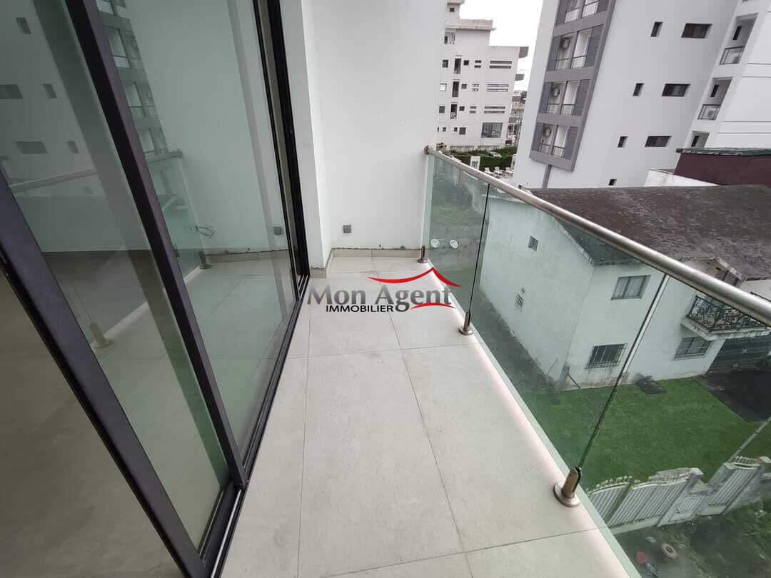 Appartement  de 3 Pièces  Riviera 4, Proche de Jacques Prévert, Abidjan, Côte d'Ivoire